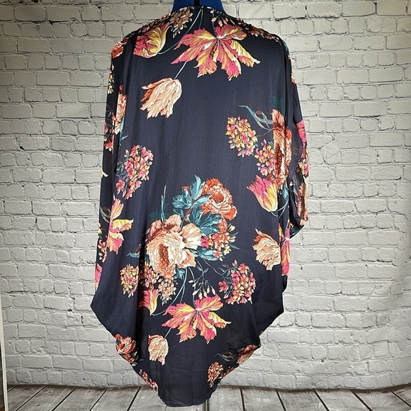 Umgee Floral Spring Bloom Cocoon Kimono Long Cardigan Wrap oversized Navy sz M/L - Picture 4 of 16